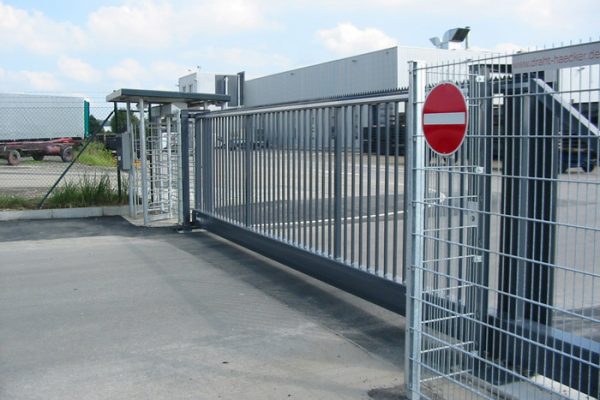 Industrie_Zaun_Koegel-Burtenb